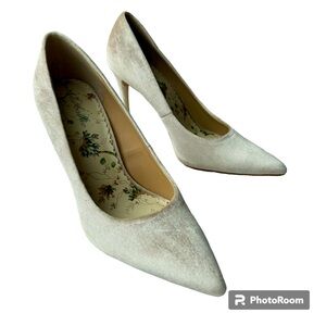 Nicola Bathie & Antonio Melani Velvet Bonnie Champagne Pumps